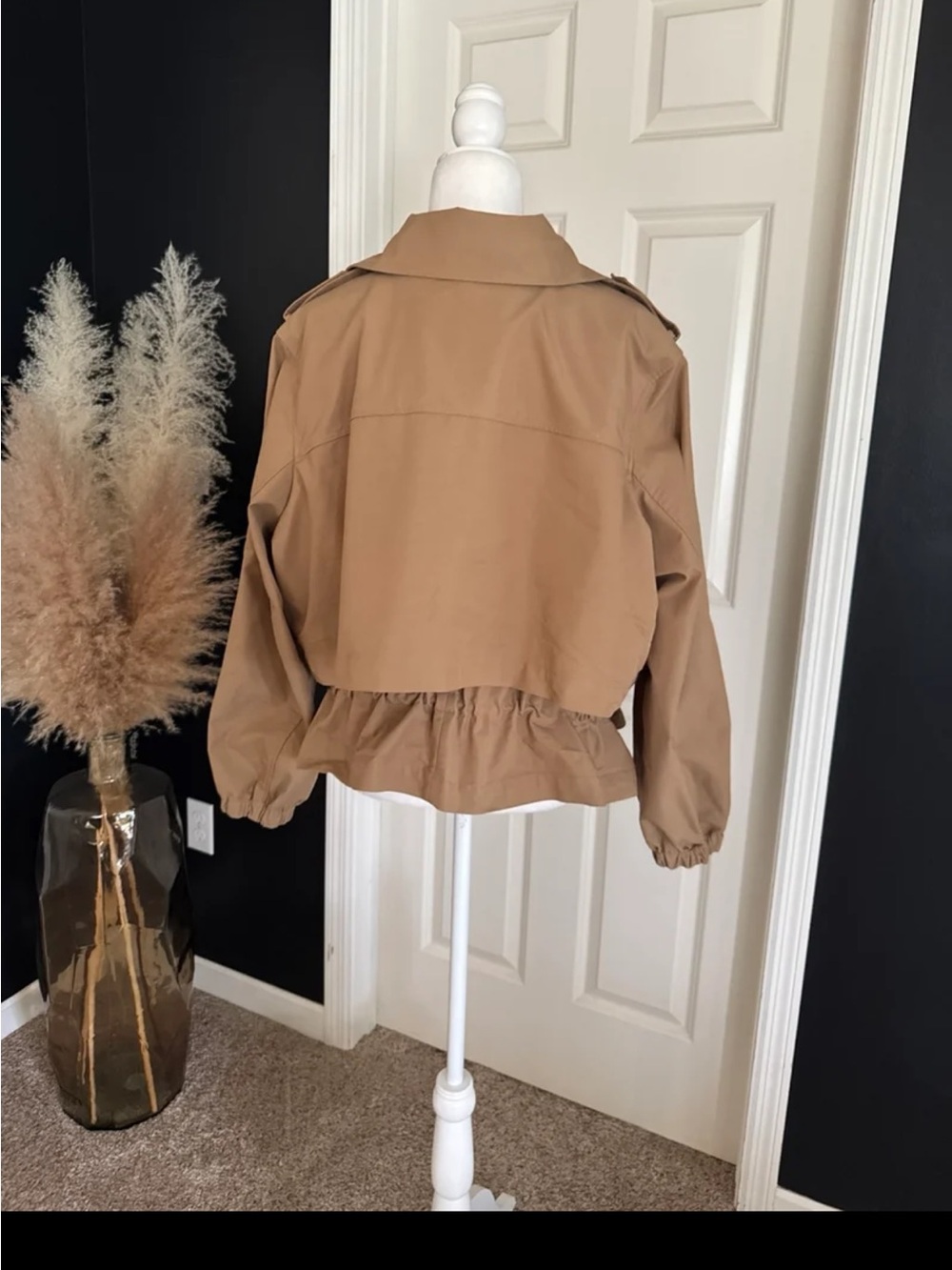 UNIVERSAL STANDARD 
Leonard Water Repellent Crop Trench Jacket
Size Large or 1X - Picture 7 of 12